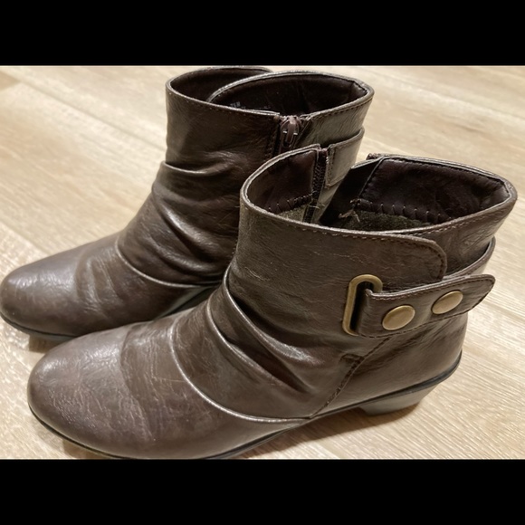 Easy street brown boots 7.5 - Picture 2 of 4